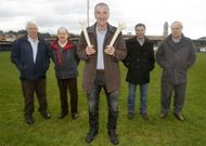 El presidente y varios de sus predecesores, en A Senra con el ex �Hai que roelo� Albino Abal al frente. 