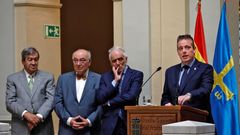 El presidente de la Junta General, Marcelino Marcos L�ndez, en su intervenci�n en el acto de toma de posesi�n del nuevo presidente del Principado, Adri�n Barb�n, en presencia de los ex presidentes regionales, Francisco �lvarez-Cascos (i), Juan Luis Rodr�guez-Vigil (2i) y Pedro de Silva Cienfuegos-Jovellanos (2d)