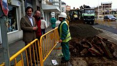 Anido visitando las obras.