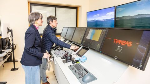 �ngeles V. Su�rez recorrido las instalaciones de Escola N�utico-Pesqueira ribeirense