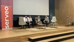 De izquierda a derecha, el gerente del rea sanitaria lucese, Ramn Ares; el director asistencial, Fernndez Lamelo; el decano del Colegio Oficial de Ingenieros Tcnicos Industriales de Lugo, Jorge Rivera y el coordinador de Servicios Tcnicos, Fermn Janeiro, este jueves en una mesa redonda en el HULA.