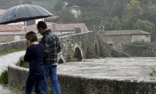 El viaducto de Ponte Maceira separa ambos municipios, que desean protegerlo. 
