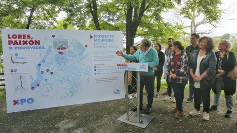 Lores presentó este martes en Monte do Taco el proyecto «Moureira» junto a miembros de su candidatura para el 28M