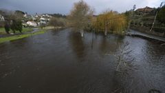 El Anll�ns y el Grande, desbordados a su paso por algunas zonas de Carballo, Ponteceso y Vimianzo