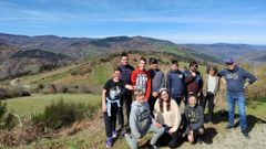 Alumnos y profesores del colegio en una salida para reconocer los lugares por los que pasa la ruta