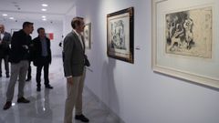 La exposición «Inspirados por el vino», inaugurada este jueves, ofrece un recorrido por seis siglos de historia del arte. En la imagen, se pueden apreciar algunos de los grabados de Picasso exhibidos. 