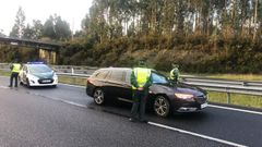 Control de la Guardia Civil en la AG-64, en el l�mite entre Nar�n y San Sadurni�o
