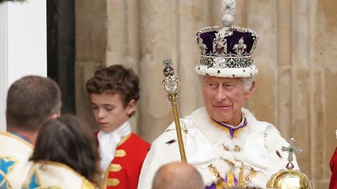 Carlos III abandona Westminster