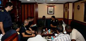 Las autoridades de Dar es Salaam fueron recibidas a bordo.