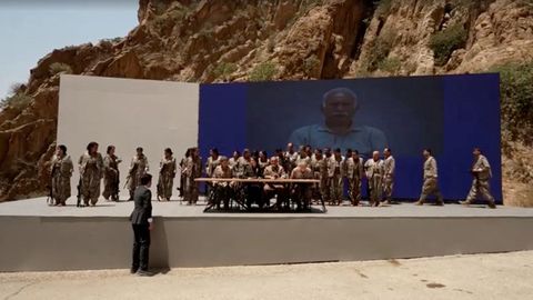 Captura de una de las grabaciones del acto simblico llevado a cabo por el PKK en un punto de la frontera de Irak con Turqua