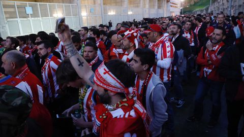 La afici�n del Sporting llega a Oviedo para el derbi