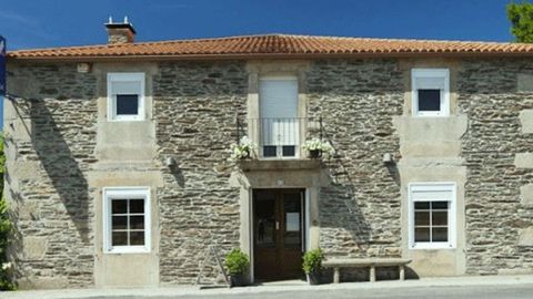 MARÍA JOSÉ (Bendoiro, Pontevedra). Menú: 10 euros. Carta: 16 euros. Ningún pulpo está tan apetitoso como el que preparan en Restaurante María José . En invierno cierran los domingos