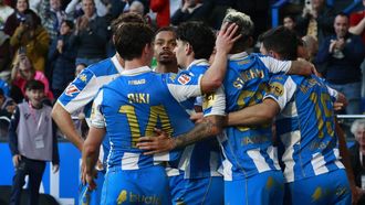 Los jugadores del Deportivo celebran uno de los goles al C�rdoba, en la �ltima jornada