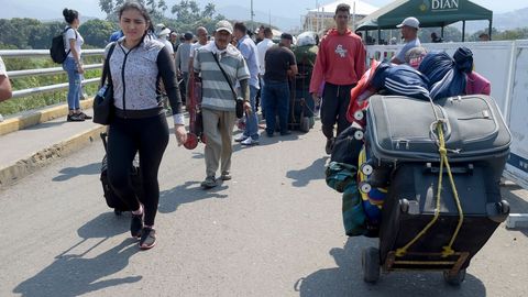 Cientos de venezolanos cruzan a diario la frontera con Colombia en busca de comida y medicinas o con la intenci�n de emigrar para lograr recursos para enviar a los que se quedan en el pa�s