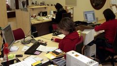 Personal del consejo regulador de Ribeira Sacra, tras su traslado a su sede actual