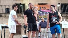 Fran Rodrguez, no mis alto do podio en Seplveda co seu fillo ivar.