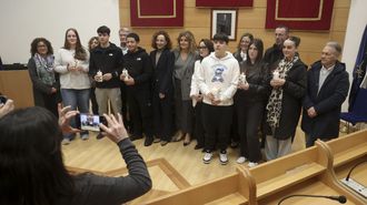 Ceremonia de encendido de velas por el Holocausto, a la que por primera vez acuden la fiscala Superior de Galicia y la fiscala provincial de Memoria Democr�tica