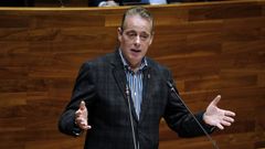 El consejero de Medio Rural, Marcelino Marcos interviene en el pleno de la Junta General