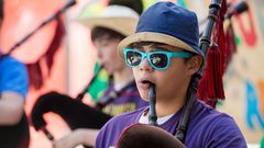 Ver�n se mueve al ritmo de la batucada