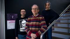 Enrique de la Torre, profesor de la Facultade de Educaci�n y director del Cufie, y los t�cnicos Sonia Seijas y David Foci�os, organizadores, junto con Ana Pe�a, de las jornadas de innovaci�n. �NGEL MANSO