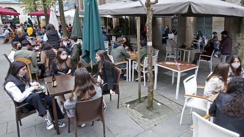 Terrazas llenas en la zona vieja de Pontevedra