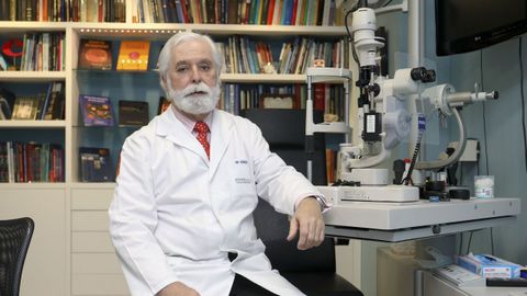 El doctor Francisco Gmez-Ulla de Irazazbal, fundador y director mdico del Instituto Oftalmolgico Gmez-Ulla, de Santiago