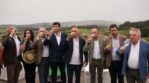 Las autoridades brindaron en la&nbsp;inaguraci&oacute;n de la nueva bodega de Forjas del Saln&eacute;s