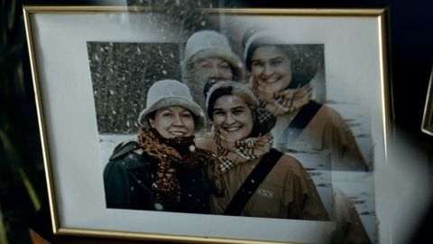 Montserrat Gonz�lez y Triana Mart�nez, juntas en una foto de archivo que sale en el documental de HBO Max �Desde la celda: Crimen en Le�n�