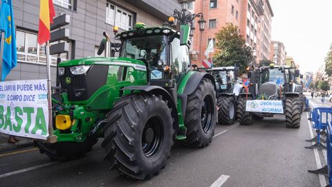 As� fue la tractorada en Oviedo convocada por URA, USAGA, COAG y ASAJA contra el acuerdo de libre comercio entre la Uni�n Europea y los pa�ses del Mercosur