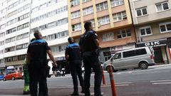 La Polic�a Local tambi�n acudi� a la zona a inicios de agosto tras caerse un cristal del inmueble a la calle