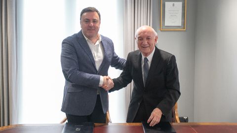 El presidente de la Diputaci�n de A Coru�a, Valent�n Gonz�lez Formoso, junto a su hom�logo de la CEC, Antonio Fontenla.