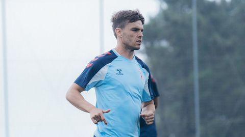 El jugador del Celta Aleix Febas, durante una sesi�n de entrenamiento en la Cidade Deportiva Afouteza.