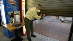 Una cafeter�a de A Coru�a cerrando a las 18.00 horas