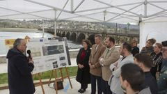 El delegado del Gobierno en Galicia, la subdelegada en A Coru�a y los alcaldes de Pontedeume y Cabanas, esta ma�ana en la presentaci�n del proyecto