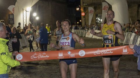 Zoe Cardn llegando a la meta en el Obradoiro