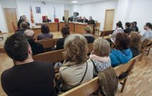 Los demandantes acudieron a la vista para escuchar los argumentos de la empresa. 