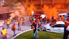 Trabajadores de A Coru�a se desplazaron a Madrid para protestar a las puertas del hotel donde se negocia