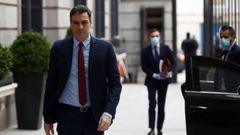 Pedro S�nchez llegando al Congreso