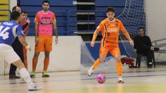 Alberto Mir�s realiza un pase en el partido del pasado viernes ante el Melistar 