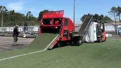 Trabajos de renovaci�n del campo de f�tbol de San Miguel