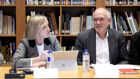 El portavoz socialista, Sindo Guinarte, en el pleno municipal de noviembre, junto a su compaera de filas Marta Abal.