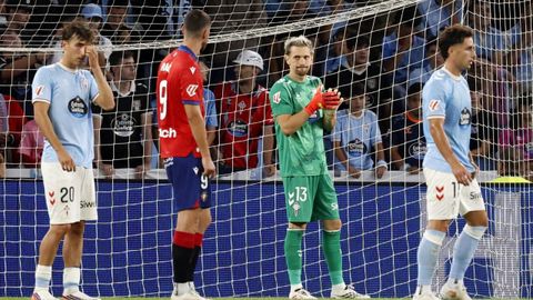 Javi Rodr�guez, Ionut Andrei Radu y Pablo Dur�n, durante el Celta-Osasuna.