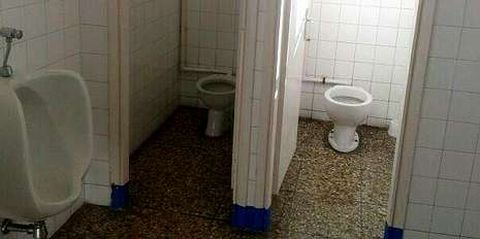 Estado de los ba�os de un m�dulo del Vales Villamar�n