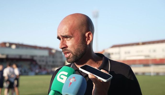 El entrenador del Celta, Claudio Gir�ldez, tras el amistoso de pretemporada ante el Sporting de Gij�n en A Lomba.