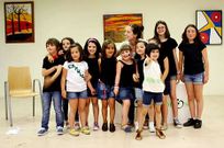 El grupo de teatro infantil recibi� numerosos aplausos.