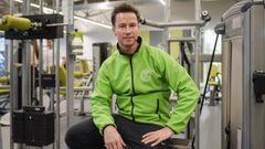 Roberto Abad es un profesional de sobra conocido en Galicia y desarrolla su trabajo en la sala de musculaci�n de Os Remedios