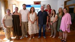 El alcalde de Ribadavia y la directora xeral de  Traballo Aut�nomo y Econom�a Social, en el centro, con otros asistentes a la presentaci�n.