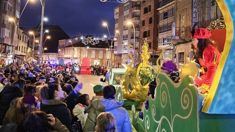 La cabalgata de Reyes del municipio de Chantada a su paso por la plaza de Santa Ana