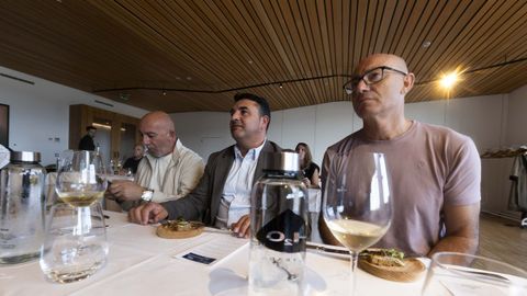 Los alcaldes de Mux�a, Laxe y Cabana participaron el jueves en una jornada promocional y degustaci�n de producto laxense