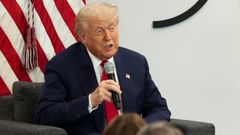 El presidente de Estados Unidos, Donald Trump, pronuncia un discurso durante una mesa redonda empresarial en Washington.